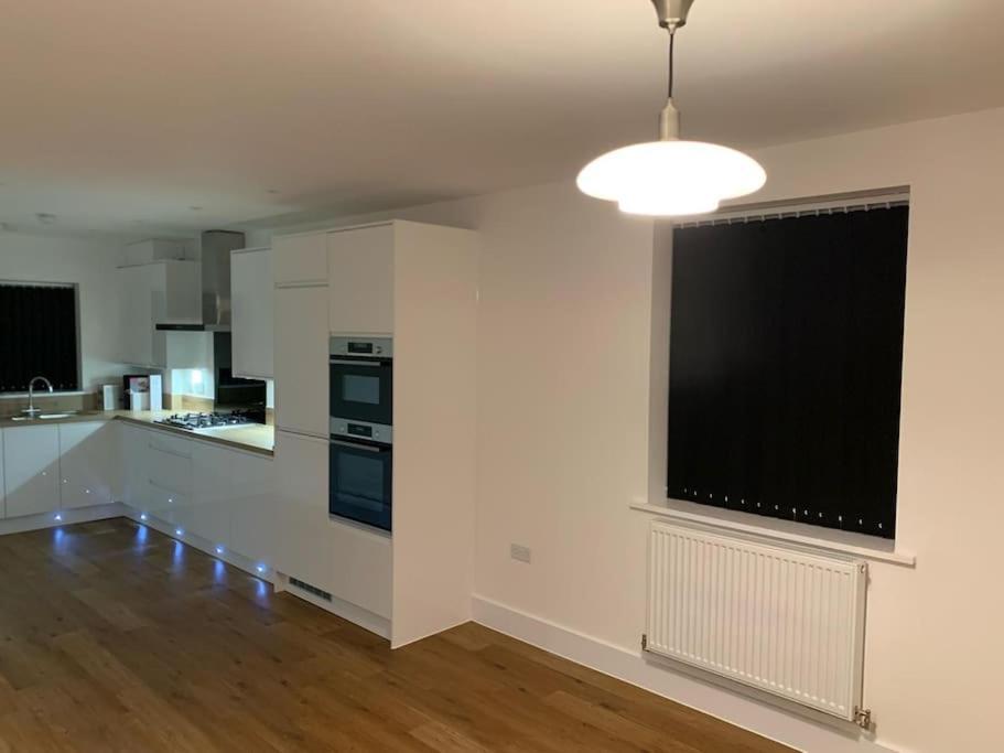 Brand New Entire 4 Bed House Multiple Free Parking Early Check-In Late Check- Out Allowed South Ockendon Exterior foto